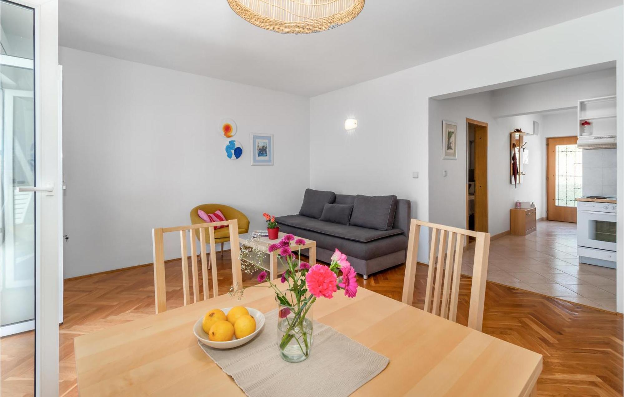 Lovely Apartment In Novi Vinodolski With Wifi Kültér fotó