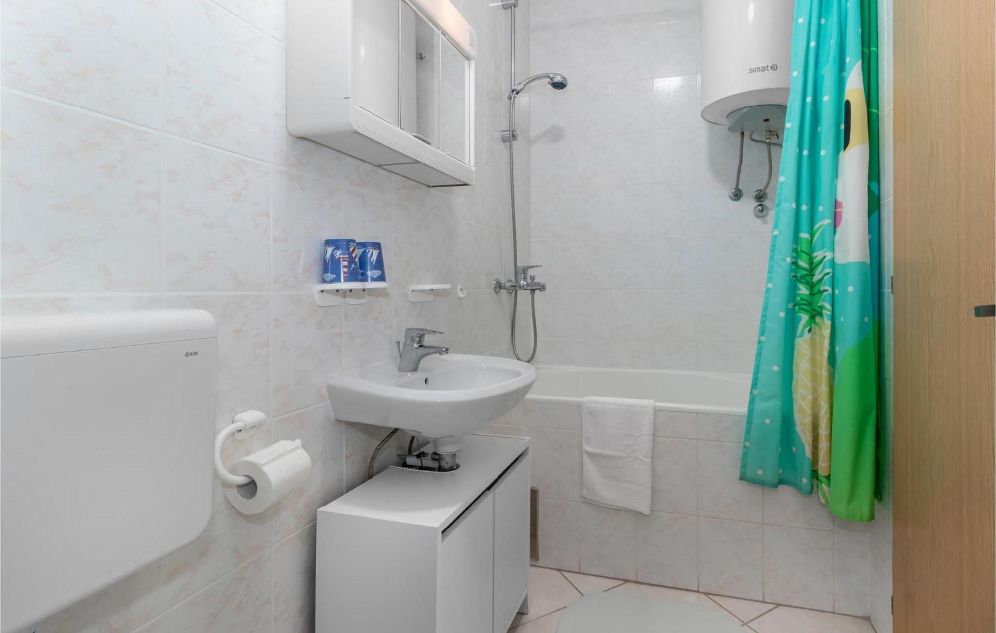 Lovely Apartment In Novi Vinodolski With Wifi Kültér fotó